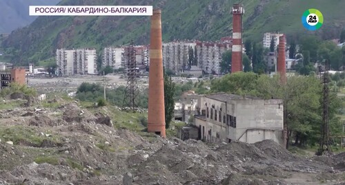 Территория Тырныаузского горнообогатительного комбината, июнь 2021 года. Стоп-кадр из видео https://www.youtube.com/watch?v=ZdQW0Fao8m8&t=16s