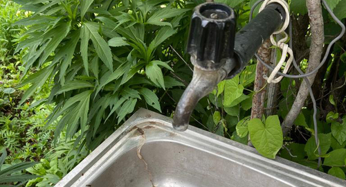 Водопроводный кран. Фото Нины Тумановой для "Кавказского ухда"