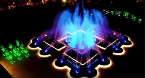 Светомузыкальный фонтан в Дербенте, стоп-кадр видео https://www.youtube.com/watch?v=mRVV9ak6zGM