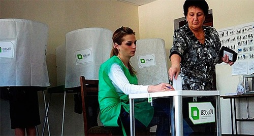 На избирательном участке в Грузии. Фото: https://i.imgur.com/4RLNRyw.png