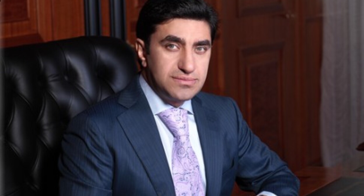 Год Нисанов. Фото с официального сайта бизнесмена god-nisanov.ru.