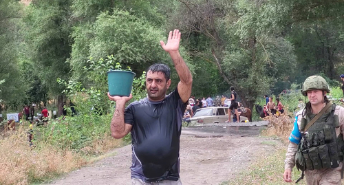 Обливание водой на празднике Вардавар в общине Ахавно Кашатагского района Нагорного Карабаха, 24 июля 2022 год. Фото Алвард Григорян для «Кавказского узла»