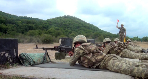 Азербайджанские солдаты на учениях. Стопкадр из видео https://www.youtube.com/watch?v=DP1itrLYMH4