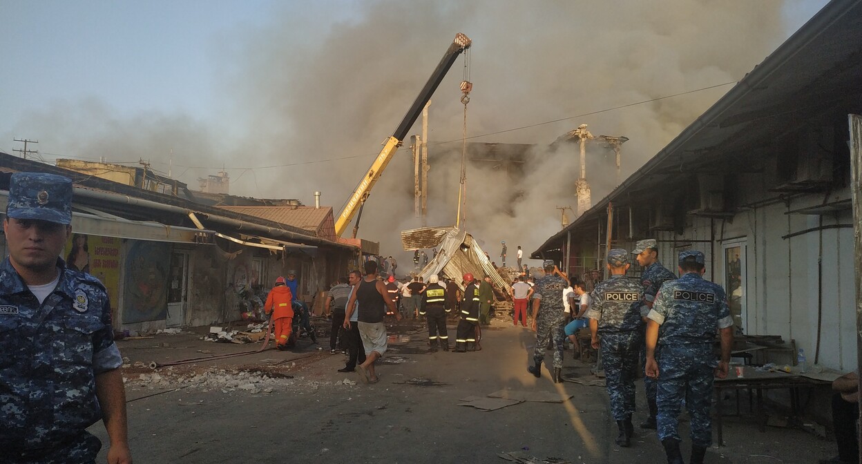 Разбор завалов торгового центра "Сурмалу" в Ереване после взрыва, 14 августа 2022 года. Фото Армине Мартиросян для "Кавказского узла"