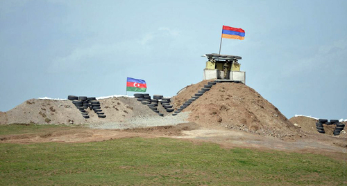 Армянский и азербайджанский блокпосты. Фото https://lurer.com/?p=465932&l=ru