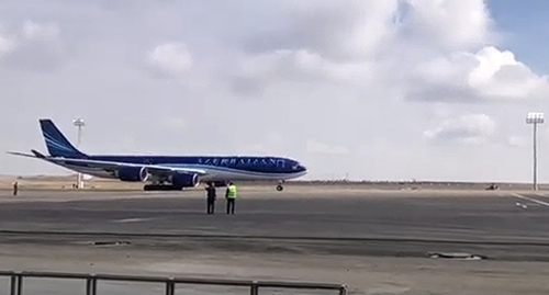 Пассажирский самолет "Азербайджанских авиалиний" (AZAL) сегодня совершил первый технический рейс в аэропорт Зангилан/ Кадр видео 
Şükür Məmmədli https://www.youtube.com/watch?v=bXEt4xL6-X4&t=4s
