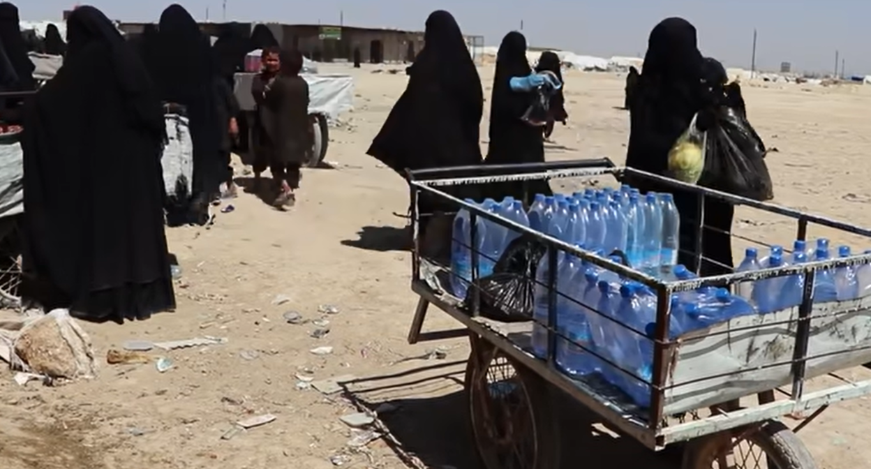 Лагерь беженцев в Сирии. Стоп-кадр видео, опубликованного в YouTube-канале Mash Paradox? https://www.youtube.com/watch?v=iOmVbb4tbs4
Удал