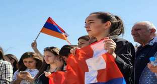 Митингующие в Степанакерте настаивают на встрече с президентом