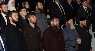 Кадыров раздал награды родным и приближенным по случаю столетия Чечни
