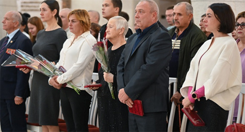 Родственники погибших во время церемонии вручения ордена Мужества. Фото: Павел Мирошкин, Алексей Костяков ИА «Высота 102» 