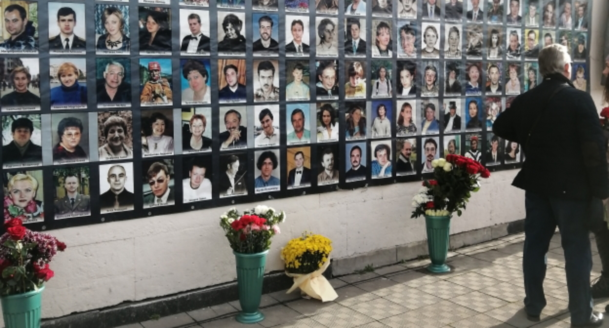 Стена памяти жертв теракта на Дубровке, Фото А. Степанов для "Кавказского узла".