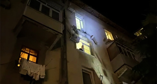 Пятиэтажный дом в Сочи, где после обрушения балкона погибли три человека. Фото: ГУ МЧС России
