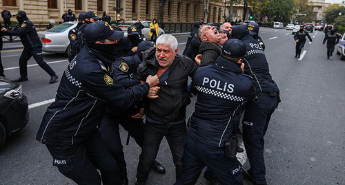 Задержание оппозиционеров во время акции протеста. Баку, 11 ноября 2022 г. Фото Азиза Каримова для "Кавказского узла"