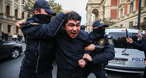 Задержание активиста. Баку, 11 ноября 2022 г. Фото Азиза Каримова для "Кавказского узла"