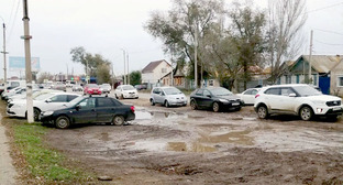Астраханцы потребовали обустроить парковку около больницы