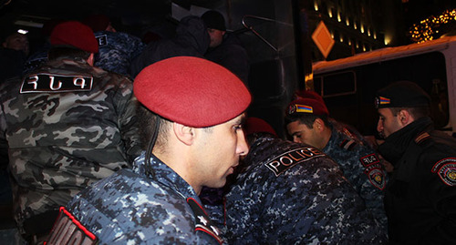 Сотрудники полиции. Ереван, 6 декабря 2022 г. Фото Тиграна Петросяна для "Кавказского узла"