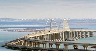 Ограничено движение грузовиков по Крымскому мосту
