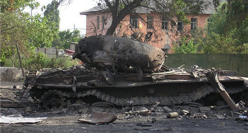 Поврежденная военная техника в Цхинвале. Август 2008 г. Фото: Ryzhenkova Yulia https://ru.wikipedia.org