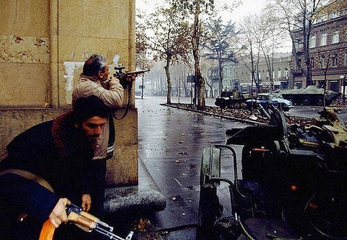 Стрельба на улице в Тбилиси. Фото https://commons.m.wikimedia.org/wiki/User:AlexandreAssatiani