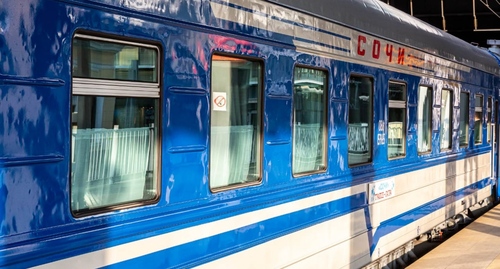Вагон туристического поезда "Сочи". Фото: пресс-служба администрации Сочи https://t.me/officialsochi/25096