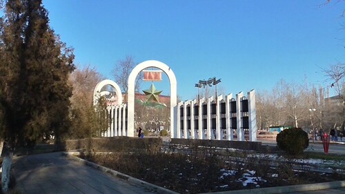 Парк Ленинского комсомола в Махачкале. Скриншот видео https://www.youtube.com/watch?v=Wz1F2vBGFA4