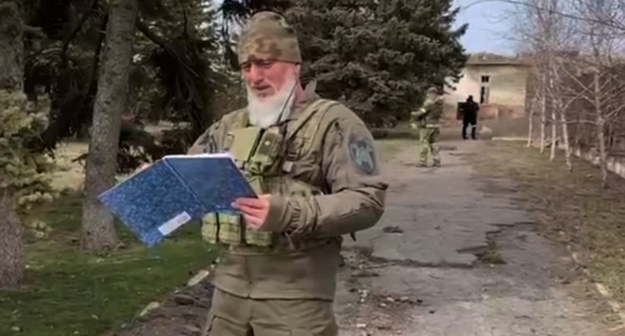 Чеченцы сбежали с границы. Чеченцы сбежали с границы. Чеченцы сбежали с границы. Рамзан кадыров бегает. Ахмед авдорханов.