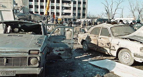 Самоподрыв смертников у здания правительства ЧР 27 декабря 2002 года. Фото: https://chechnyatoday.com/news/322489