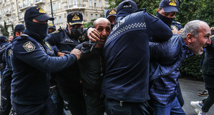 Полиция задерживает активистов. Баку, октябрь 2022 г. Фото Азиза Каримова для "Кавказского узла"