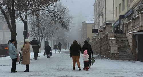 Жители Степанакерта на улицах города. Нагорный Карабах. Февраль 2023 г. Фото Алвард Григорян для "Кавказского узла"