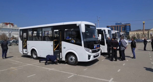 Водители автобусов в Чечне будут проверять дневники у школьников