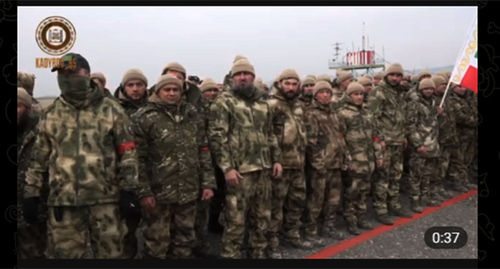 Из аэропорта Грозного в зону проведения спецоперации на Украине отправилась очередная группа бойцов. Cкриншот видео https://t.me/RKadyrov_95/3405
