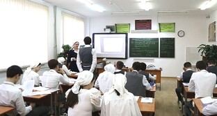 Чеченские школьники начали изучать родной язык по новым учебникам