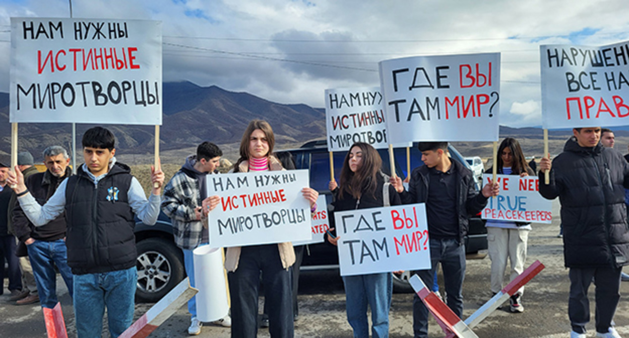 Акция протеста карабахских активистов. Фото Алвард Григорян для "Кавказского узла"