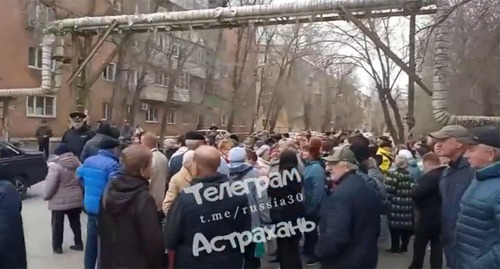 Митинг в Астрахани против бездомных собак. Стопкадр из видео https://vk.com/wall-54825165_832277