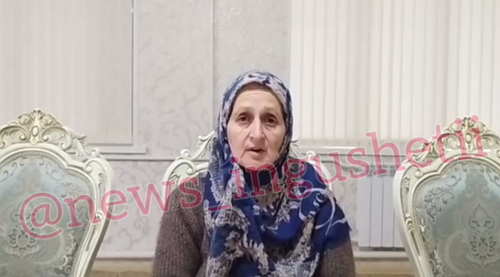 Мать Амирхана Гуражева. Стоп-кадр видео из Telegram-канала news_ingushetii от 16.04.23, https://t.me/news_ingushetii1/26282