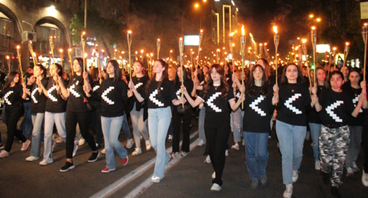 Факельное шествие в Ереване, фото Тигран Петросян для "Кавказского узла"