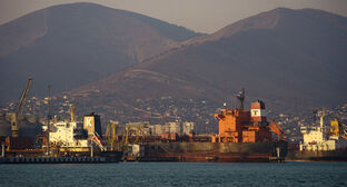 Крупное нефтяное пятно обнаружено в порту Новороссийска