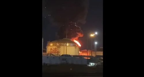 Пожар на нефтебазе в Тамани, стоп-кадр видео https://vk.com/wall-118979088_230293?ysclid=lh74rtkpqu499058246