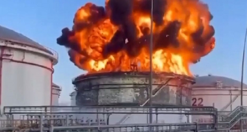 Пожар на нефтебазе в Таманском районе, стоп-кадр видео ntv.ru