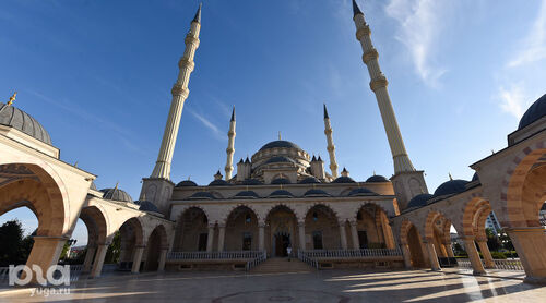 Мечеть "Сердце Чечни".  Фото Елены Синеок, "Юга.ру"