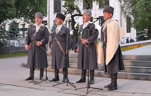 Участники митинга у мемориала «Древо жизни». Нальчик, 21 мая 2023 года. Фото корреспондента "Кавказского узла".