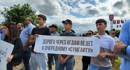 Жители Нагорного Карабаха заблокировали дорогу в Агдам. Нагорный Карабах, 18 июля 2023 г. Фото Алвард Григорян для "Кавказского узла"