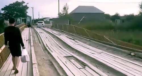 Мост в поселке Сулак. Стоп-кадр из видео https://www.instagram.com/p/CvUUG7ErUWt/