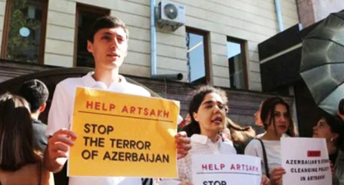 Карабахские студенты во время акции. Фото: https://news.am/rus/news/773830