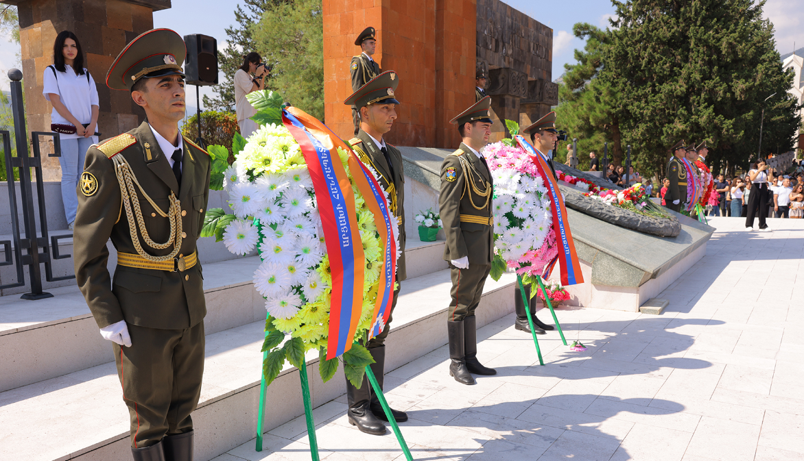 В Степанакерте почтили память погибших в борьбе за независимость. Фото с сайта парламента Нагорного Карабаха от 02.09.23, http://www.nankr.am/ru/5373
