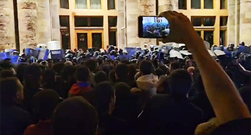 Столкновение с полицией участников митинга. Ереван, 20 сентября 2023 г. Скриншот видео https://t.me/breakingmash/47997