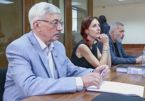 Олег Орлов, Катерина Тертухина и Дмитрий Муратов** на суде 22 сентября 2023 года. Фото Дарьи Корниловой.