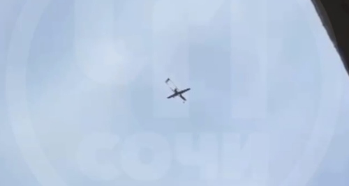 Кадр видеозаписи полета беспилотника, снятой очевидцем в Краснодарском крае https://t.me/chp_sochi/19607