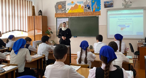 Урок современной истории в школе в Чечне, фото: chechen.er.ru