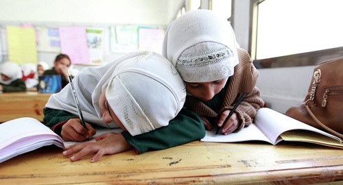 Ученицы в хиджабах. Фото: https://golosislama.com/news.php?id=37222